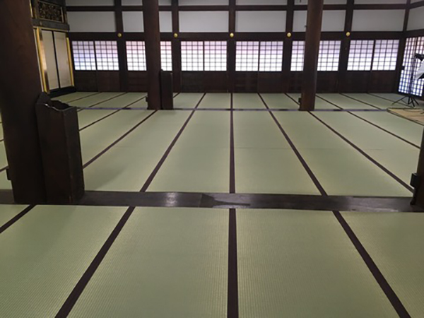 外陣には無地の縁を使う場合が多いです